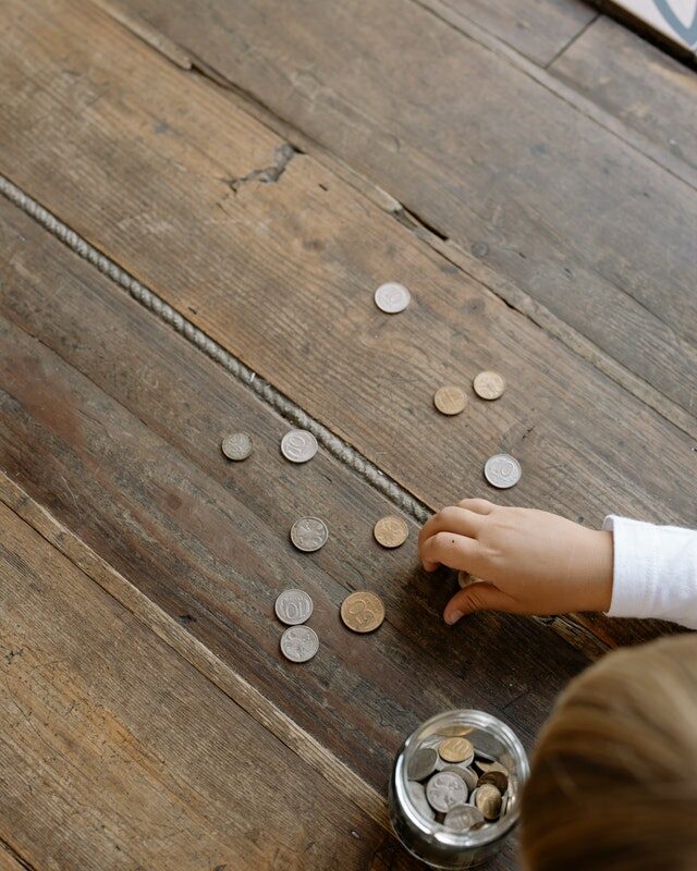 L'imposition des donations se calcule en fonction de la valeur du bien cédé et également du lien de parenté entre les parties.