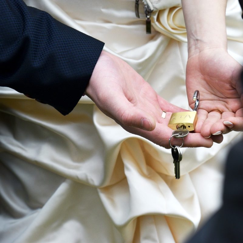 Les conséquences juridiques lors de l'achat d'un bien par un couple marié dépendent du régime matrimonial choisi.