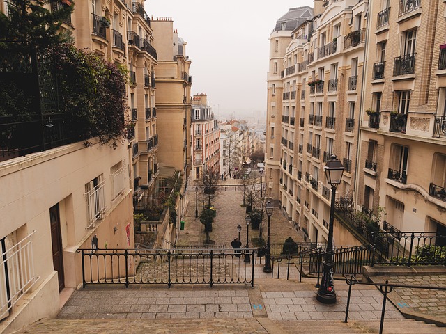 Pour la vente ou l'acquisition d'un appartement ou d'une maison, le notaire est l'acteur incontournable pour mener à bien la transaction.