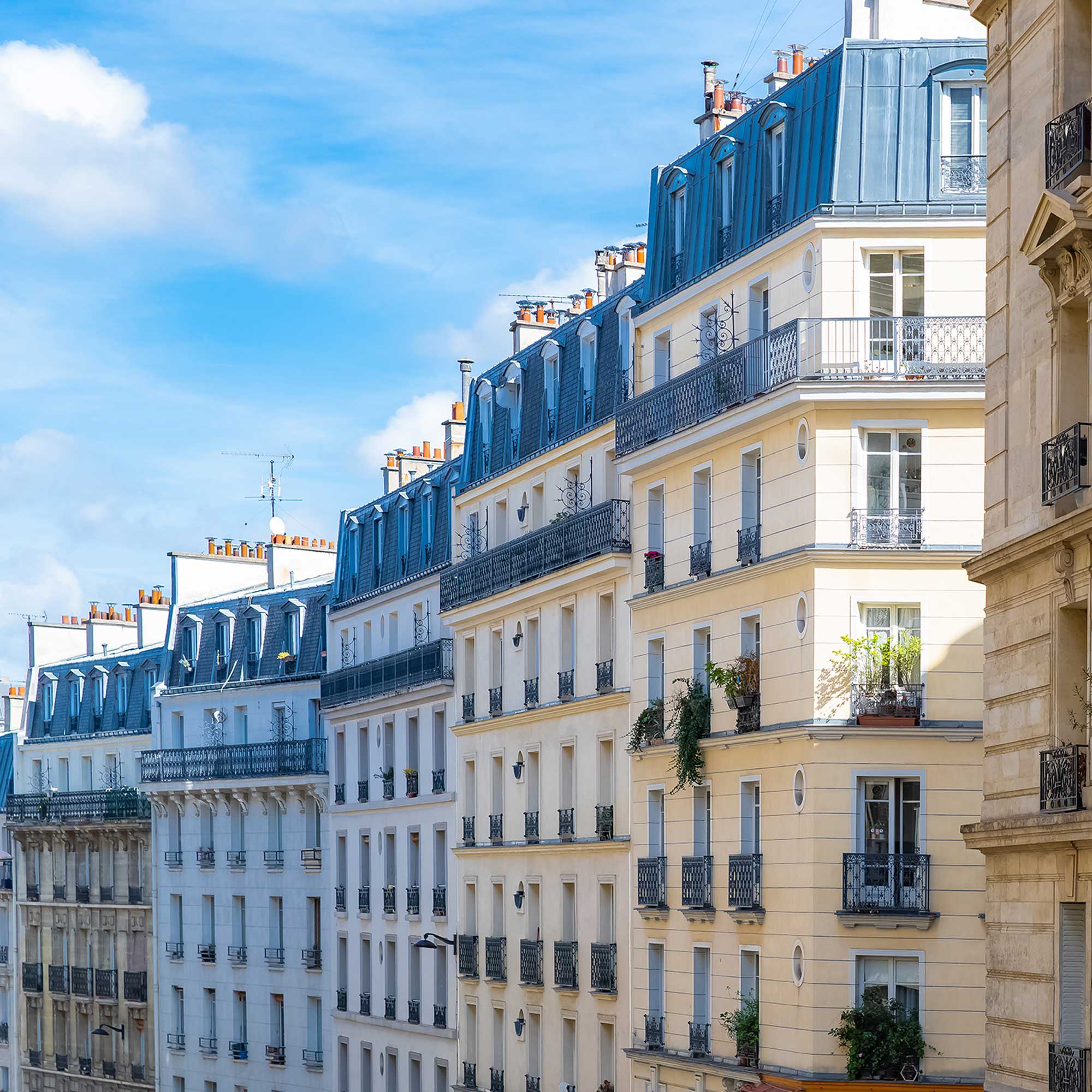 Paris intra-muros possède son propre dynamisme immobilier, et les estimations doivent tenir compte des particularités de chaque arrondissement, secteur par secteur!