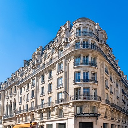 Le marché immobilier parisien a ses propres spécificités et il est primordial d’en tenir compte pour réaliser une estimation adéquate.